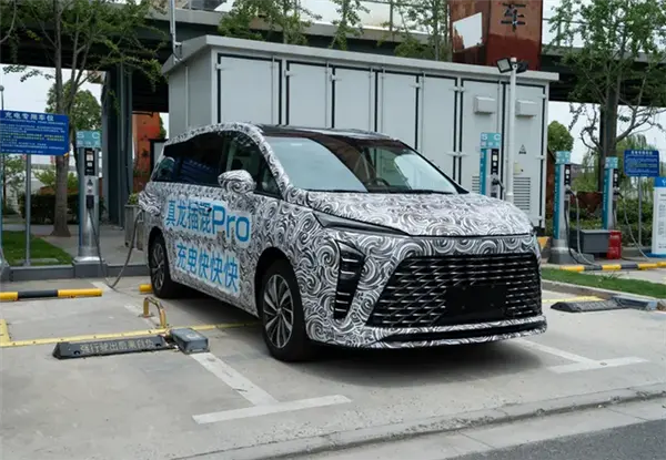 別克全新GL8陸尊諜照曝光：同級唯一5C超充 10%-65%僅需15分鐘